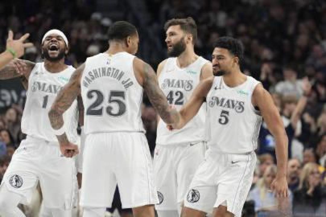 九游会-穆古鲁扎重返赛场，领先优势明显首场状态出色，独行侠观众沸腾！