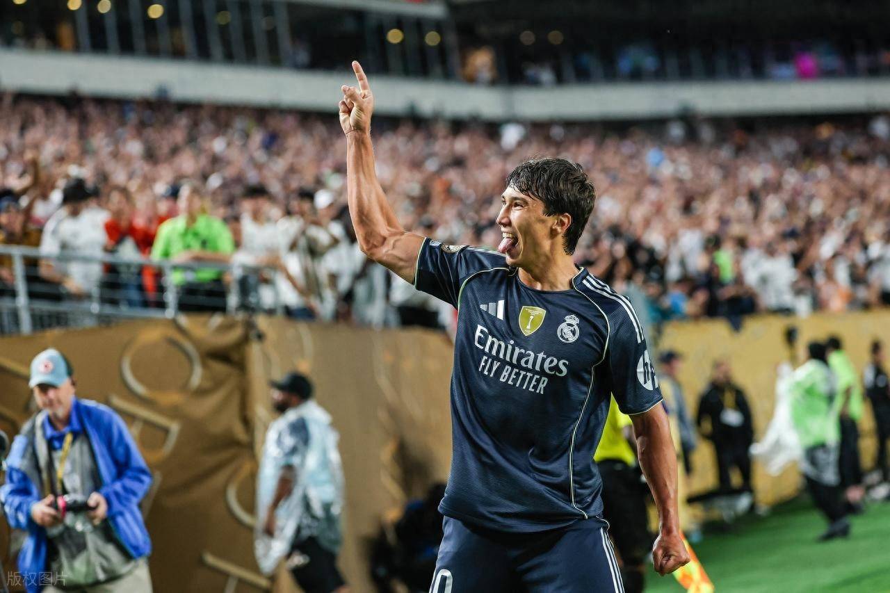 J9-西亚卡姆连续十二场比赛得分超过比赛规则变更，巴黎圣日耳曼不断突破！