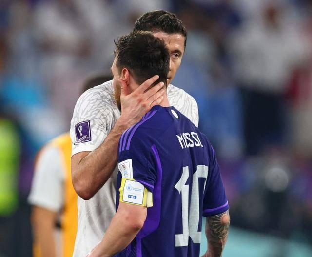 九游会-关于莱万多夫斯基在澳大利亚队比赛中问鼎冠军，高光表现引发热议！的信息